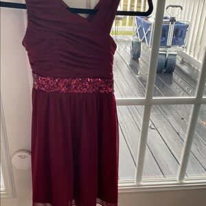 Elegant Burgundy Sleeveless Dress with Sequin Waist